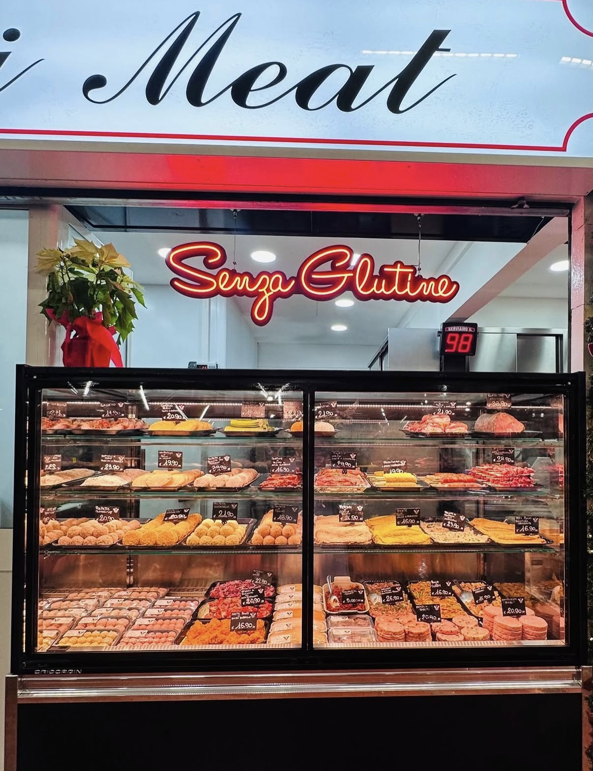 Banco con tagli di carne fresca selezionata da Emi Meat